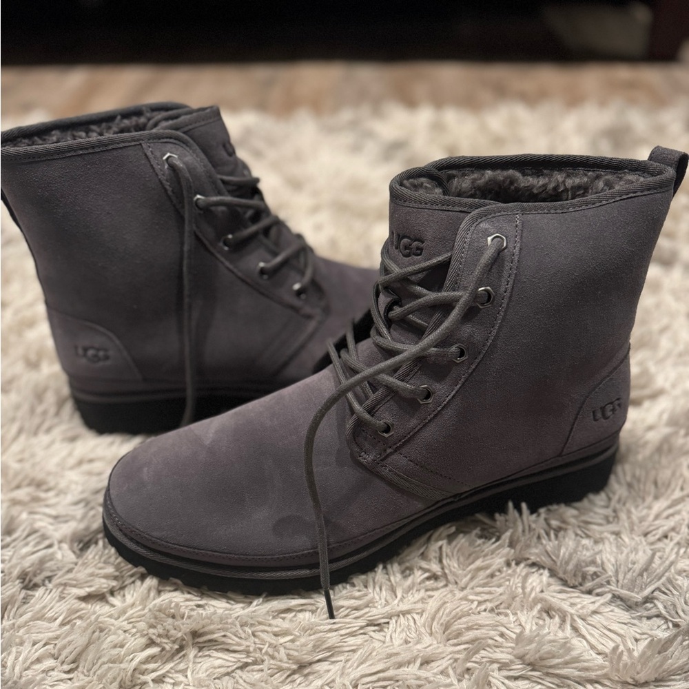 UGGS- men boots